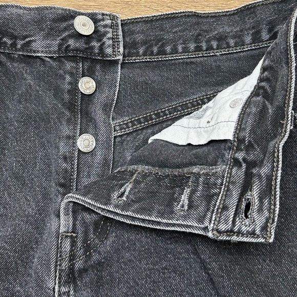 Levi's 501 Cut Off Button Fly Shorts in Trashed Black Size 29 - Picture 6 of 7